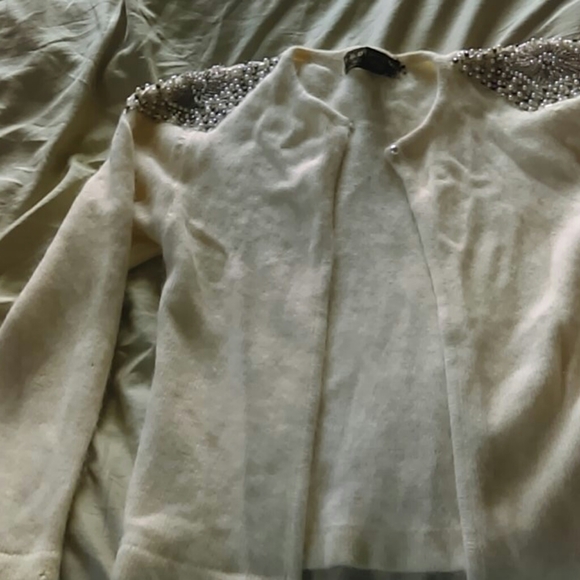 Vintage cardigan, beading on shoulders. LambsWool - Picture 2 of 8